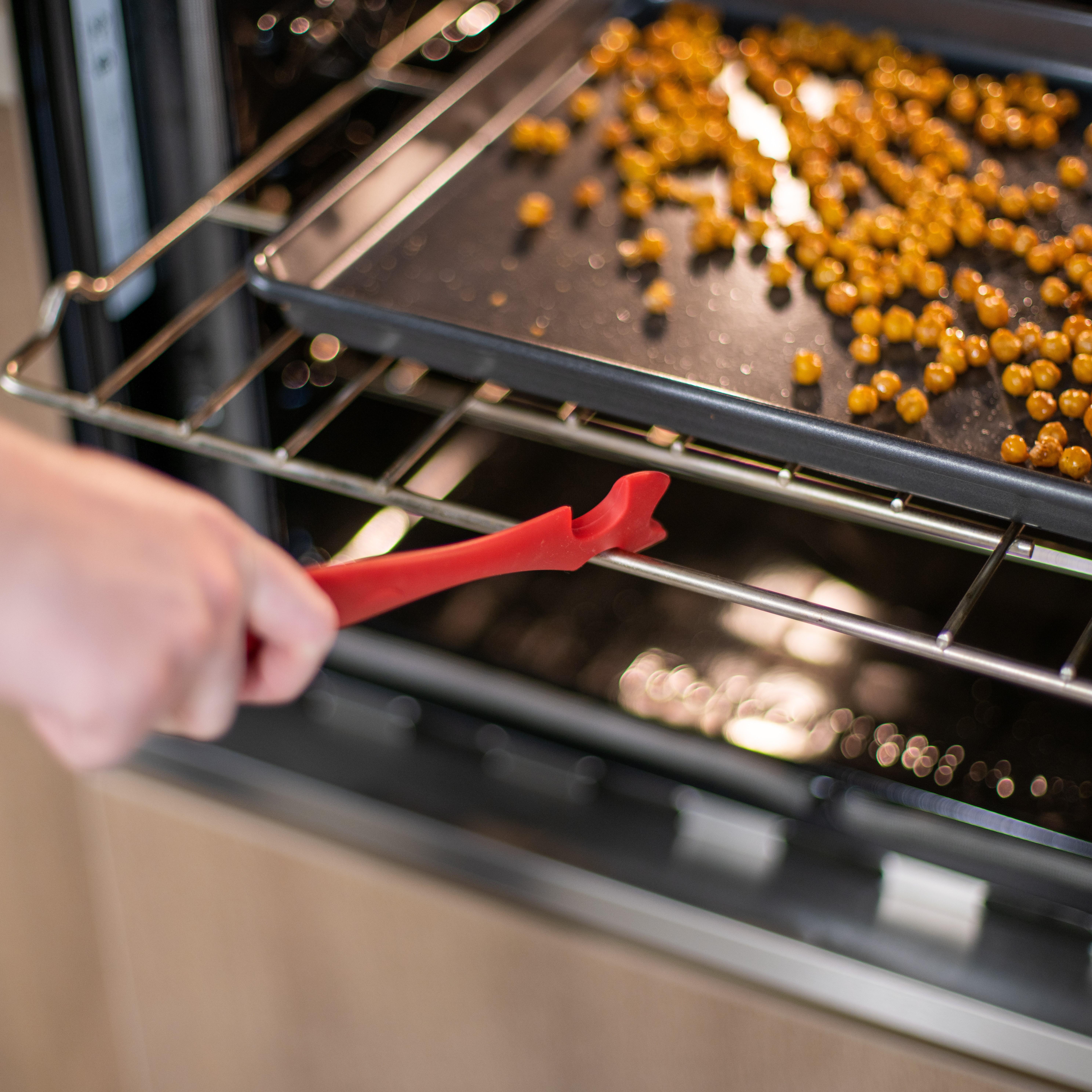 Tips for Cooking with One Hand : NCHPAD - Building Healthy